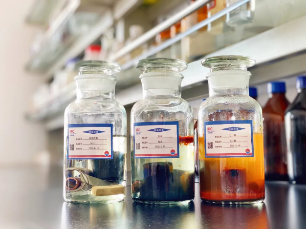 左一：冰河冷媒-4、左二：25%濃度鹽水、左三：30%濃度鹽水